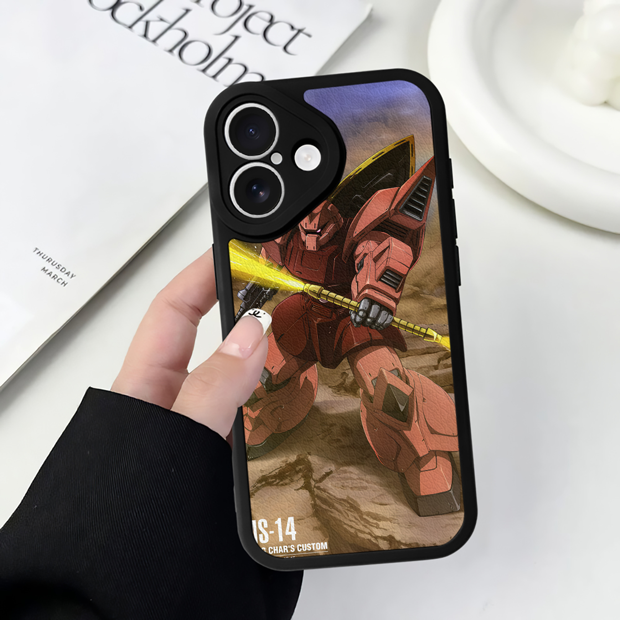 （画像用） 機動戦士ガンダム Mobile Suit Gundam 【iPhone 16シリーズ対応】シリコンスマホケース（レザー調） 材質：シリコン